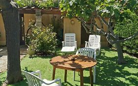Romantic Studio With Private Garden